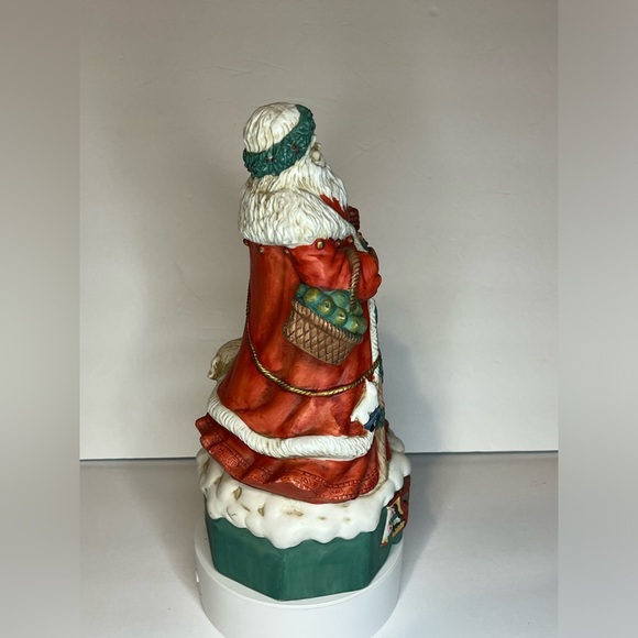 HAND PAINTED MUSICAL SANTA "FATHER CHRISTMAS" - Picture 5 of 12